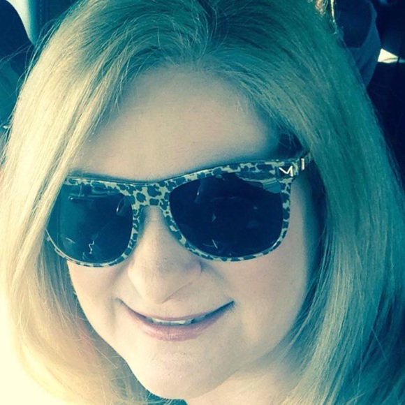 Meet your Posher, Lara - Picture 1 of 1